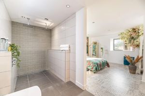 Photo 7- click for photo gallery